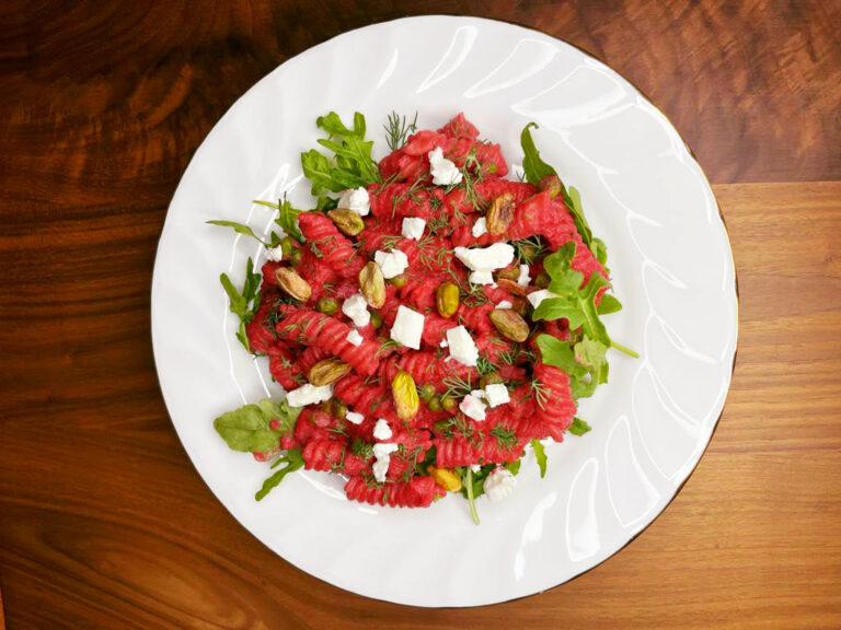 pasta met rode bietjessaus