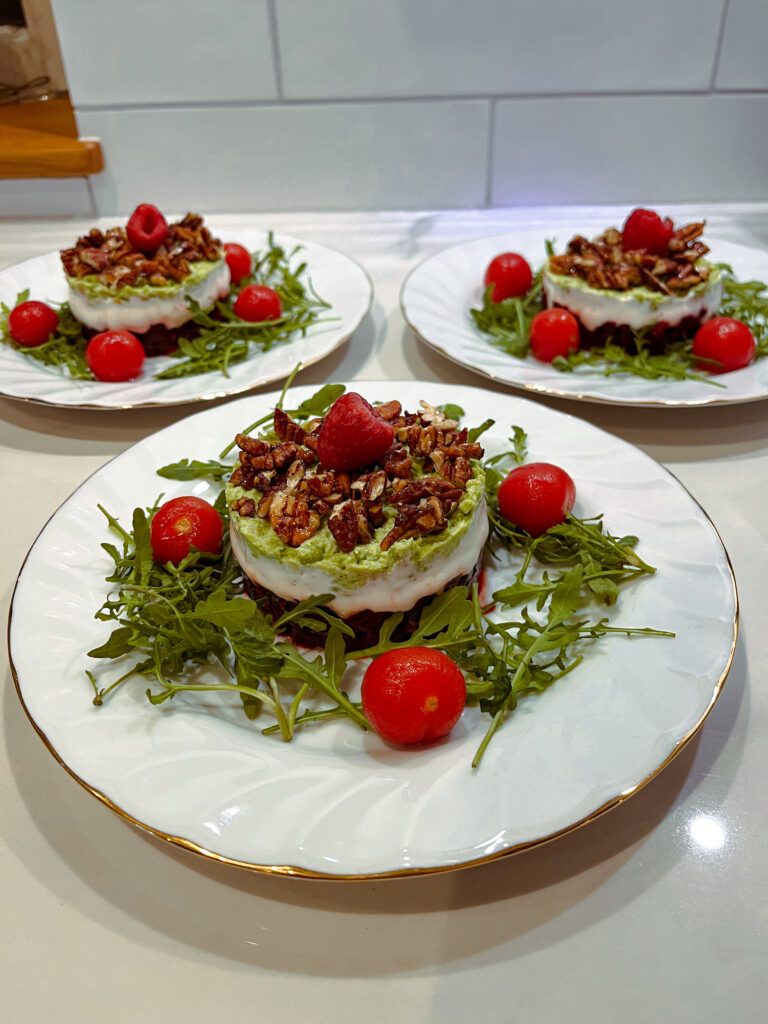 Bietentartaar met geitenkaascrème en pecannoten